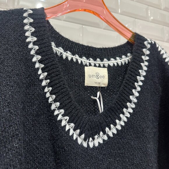 Knit Sleeveless Sweater Top with Contrast Stitching - K0887 - Umgee USA - Picture 3 of 3